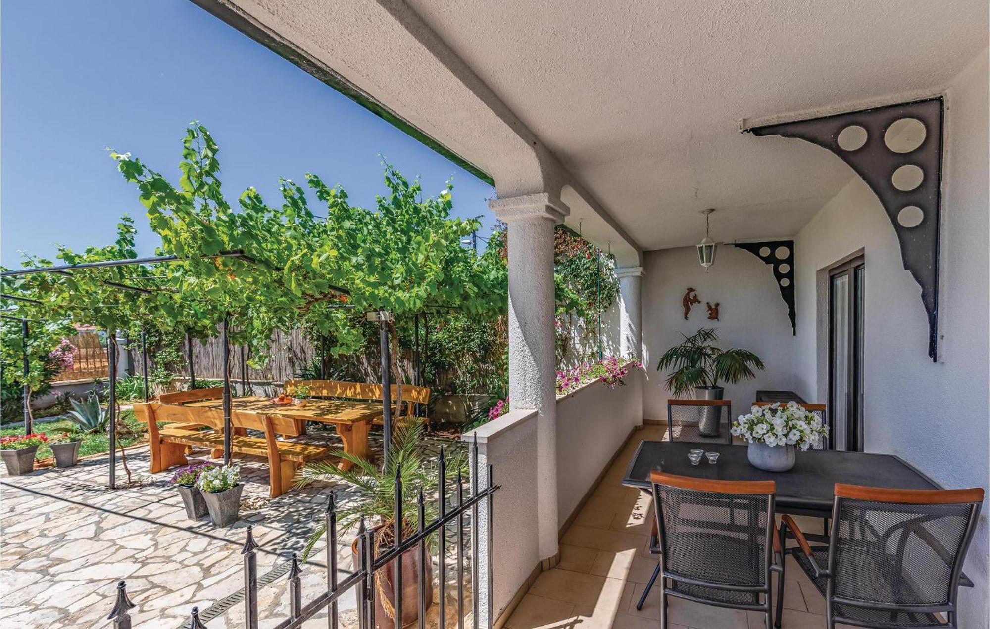 Gorgeous Apartment In Pula With Kitchen Zewnętrze zdjęcie